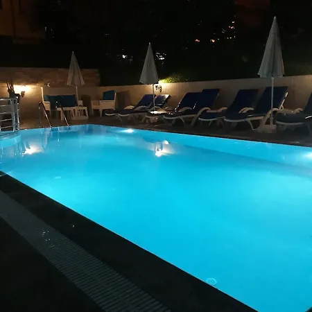 Golden Spark Aparthotel 3*