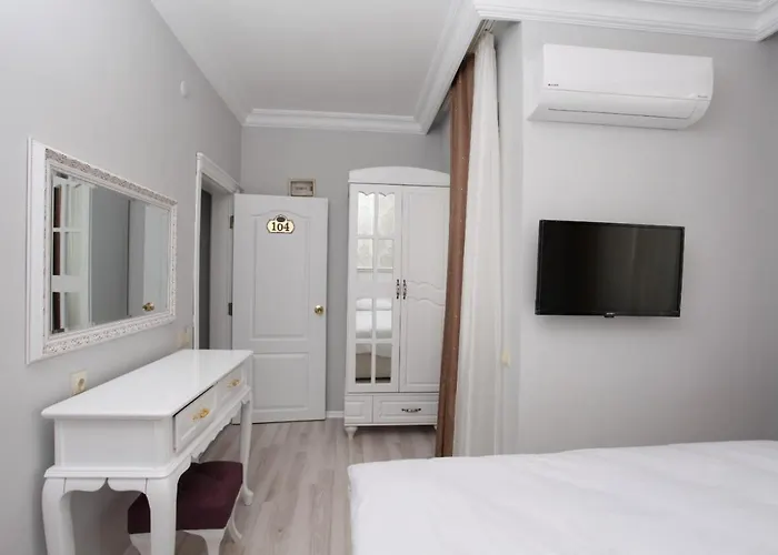 Golden Spark Lägenhetshotell 3*