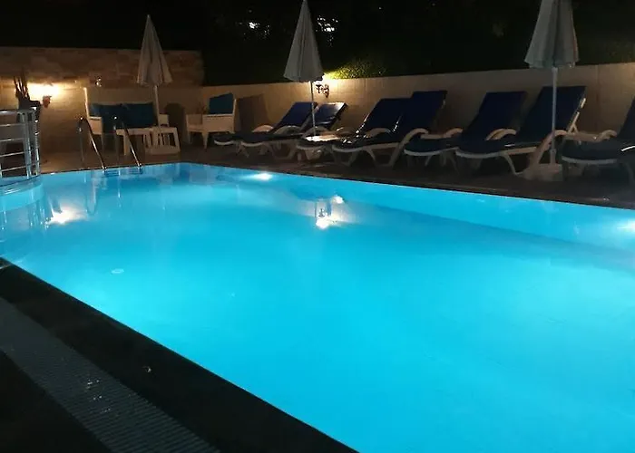 Golden Spark Lägenhetshotell 3*