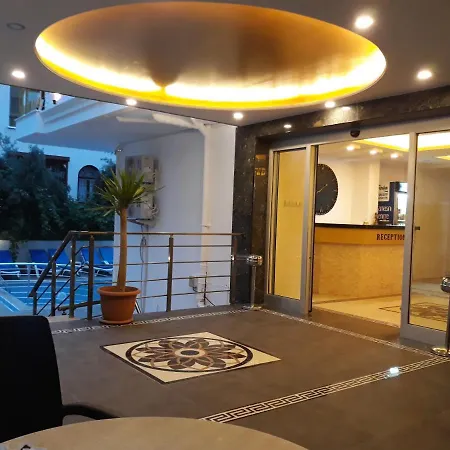 Golden Spark Aparthotel