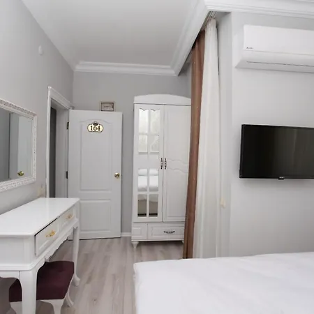 Golden Spark Aparthotel 3*
